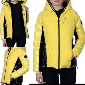 Body Glove Women's Hooded Down Coat/Puffer Size Medium like new!